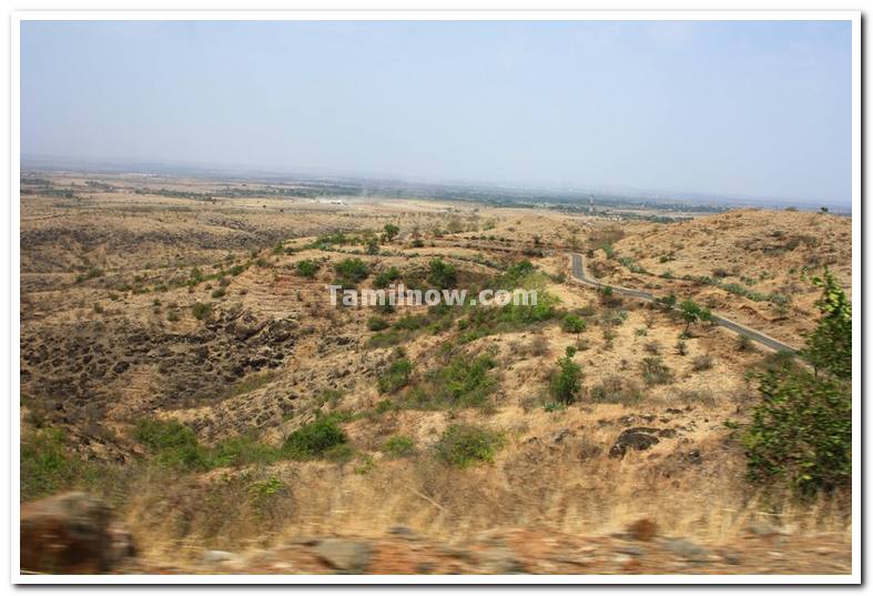 http://www.tamilnow.com/gallery/india/dandoba-hills-maharashtra/road-to-dandoba-hills.jpg