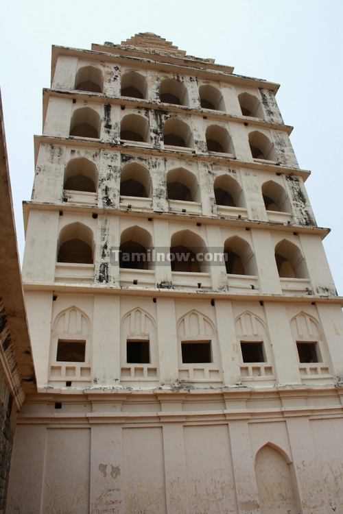 Kalyana Mahal is built in the IndoIslamic style and is a pyramid shape 