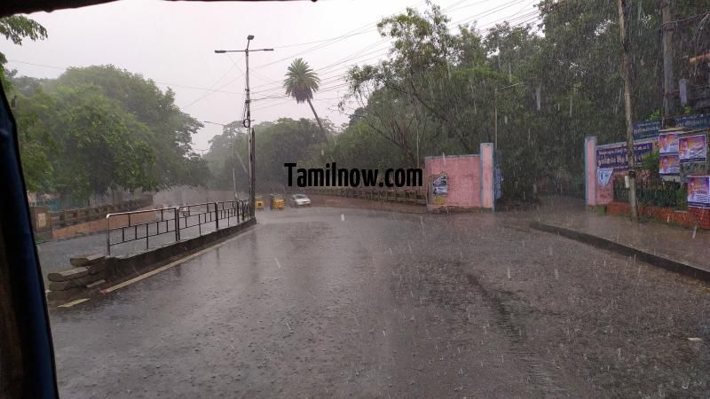 Chennai rain photo 01 near nungambakkam railway station 511