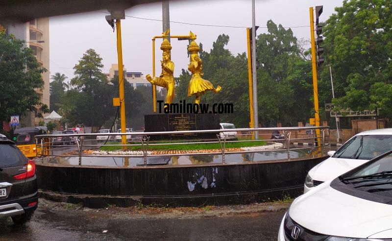 Chennai rain photo 07 karagattam statue 724