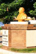 Anna memorial at marina beach 8