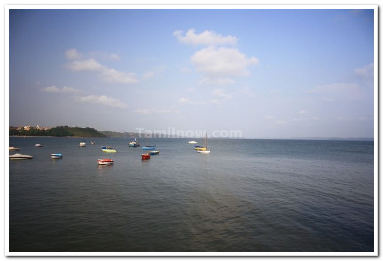 Dona paula beach boats 1