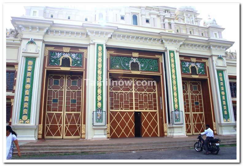 Jaganmohan palace art gallery entrance