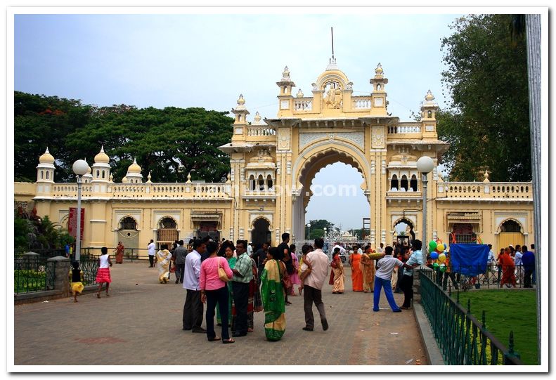 Mysore ambavilas palace entrance