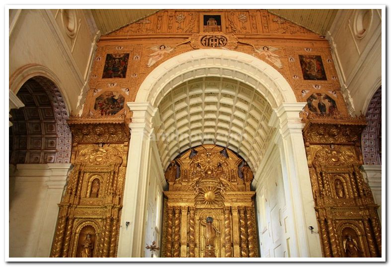 Basilica of BOM Jesus Altar