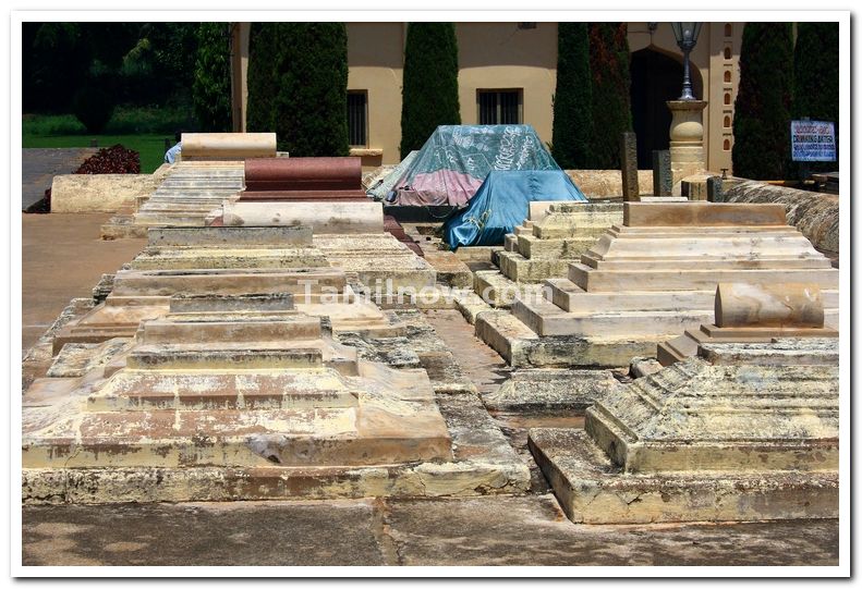 Tipu sultans wife children tombs