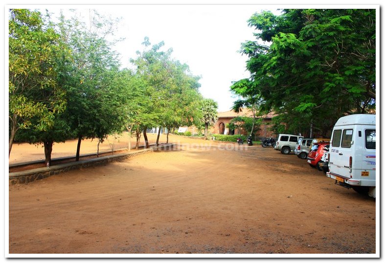 Car parking at dakshina chitra