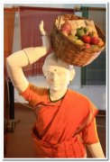 Statue of a lady selling fruits