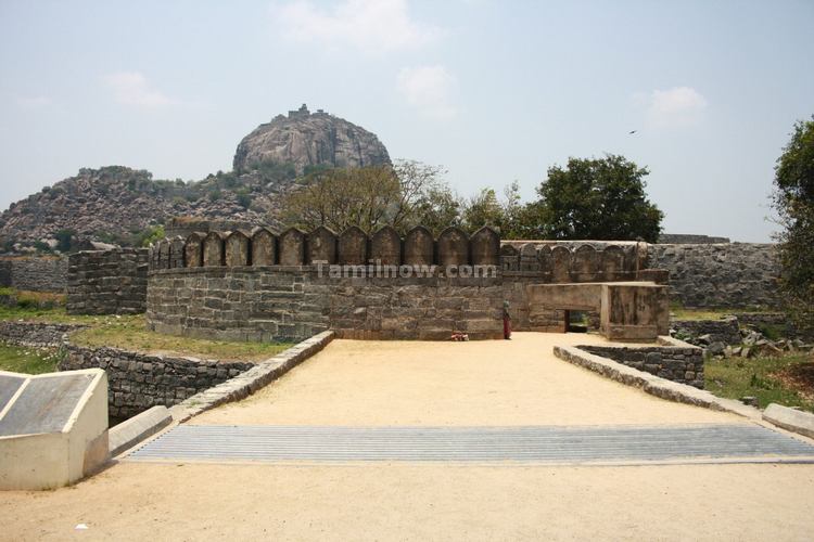 Gingee Fort Structures