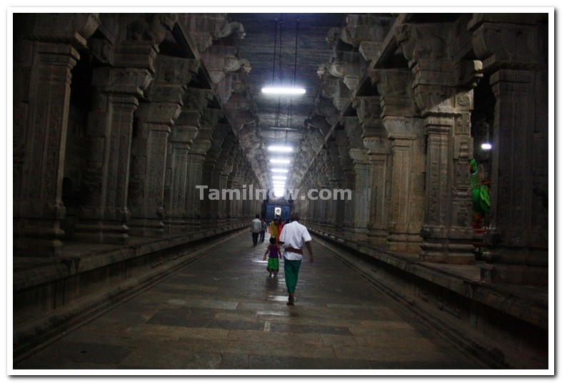 Ekambaranatha temple ayiram kal mandapam 1