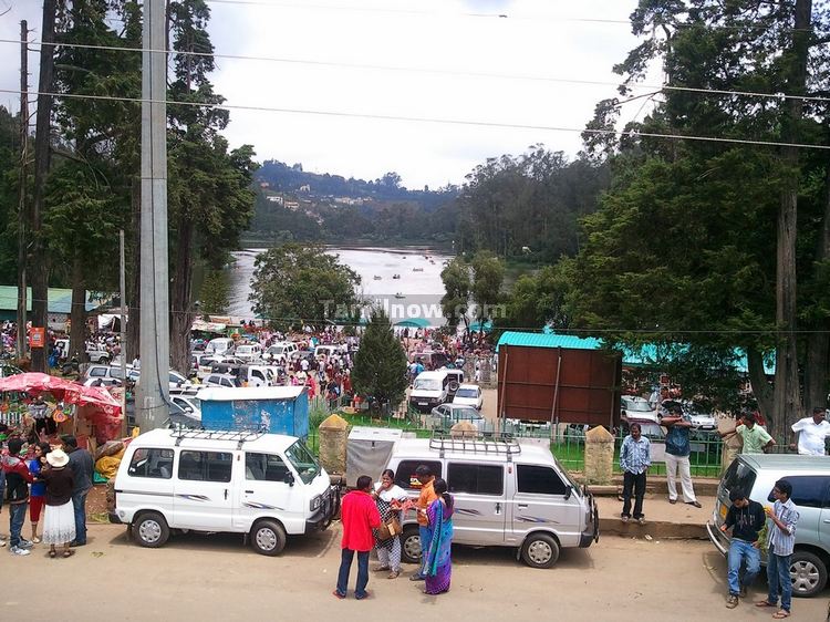 Tourists at Ooty picture