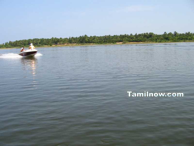 Chunnambar lake speed boat