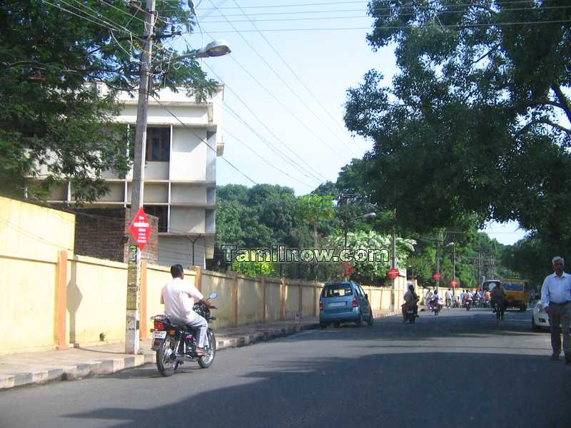 Cluny school road