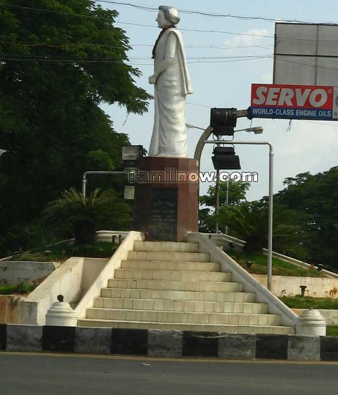 Indira gandhi statue