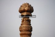 Pillars at rajiv gandhi memorial 8