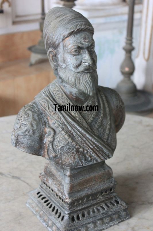 Shivaji statue at maratha palace 108