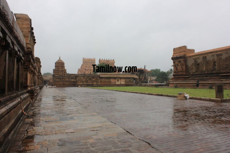 Big temple thanjavur on a rainy day 819