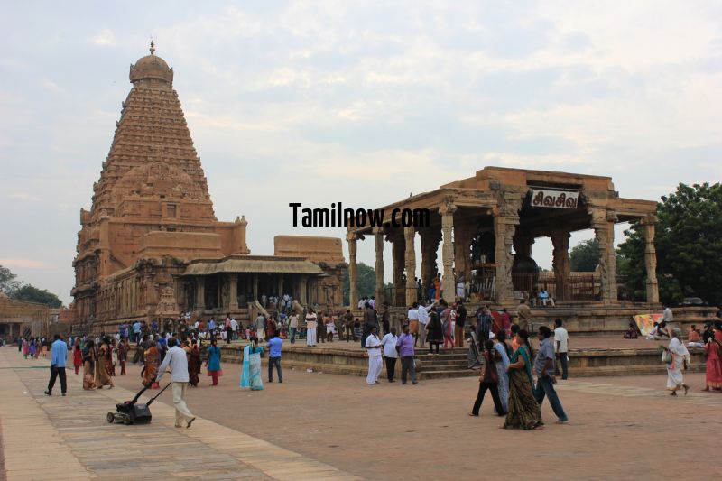 Brihadeeswarar temple tower 736