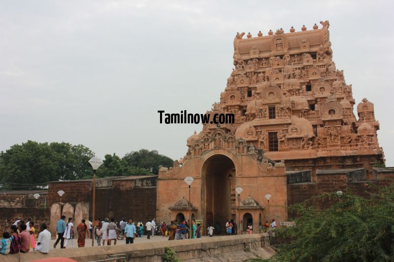 Entrance to brihadeeswarar temple thanjavur 447