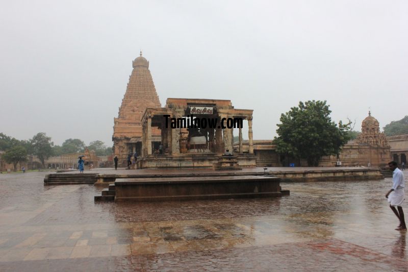 Thanjavur big temple on a rainy day 695