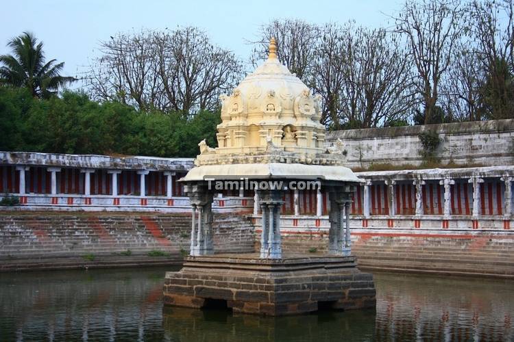 Ekambareswarar temple kanchipuram tank 2