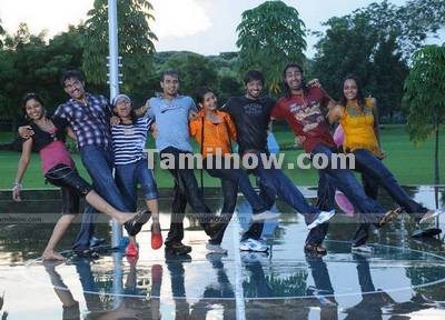 Tamil Movie Inidhu Inidhu Review and Stills