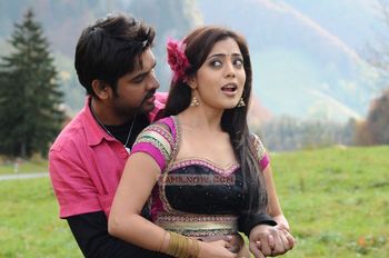 Tamil Movie Ishtam Review and Stills
