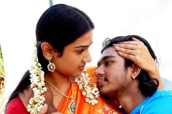 Tamil Movie Kaadhal Paadhai Review and Stills