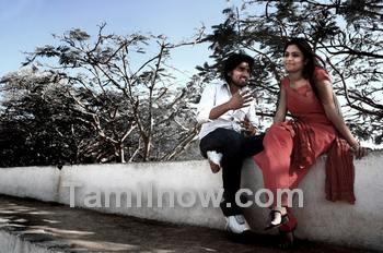 Tamil Movie Kadhalar Kudiyiruppu Review and Stills