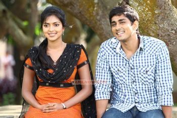 Tamil Movie Kadhalil Sodhappuvadhu Yeppadi Review and Stills
