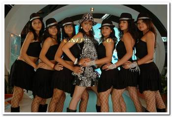 Tamil Movie Modhi Vilayadu Review and Stills