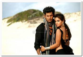 Tamil Movie Theeradha Velaiyattu Pillai Review and Stills