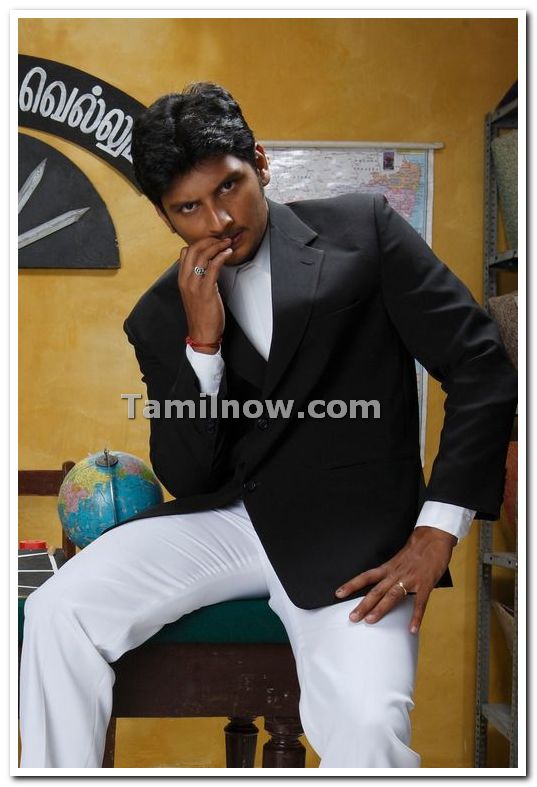 Actor Jeeva Stills 3