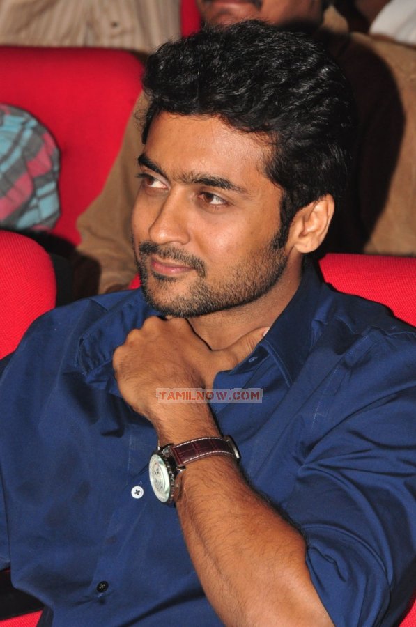 Actor Surya 5890