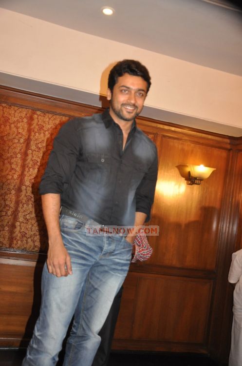 Actor Surya 8238