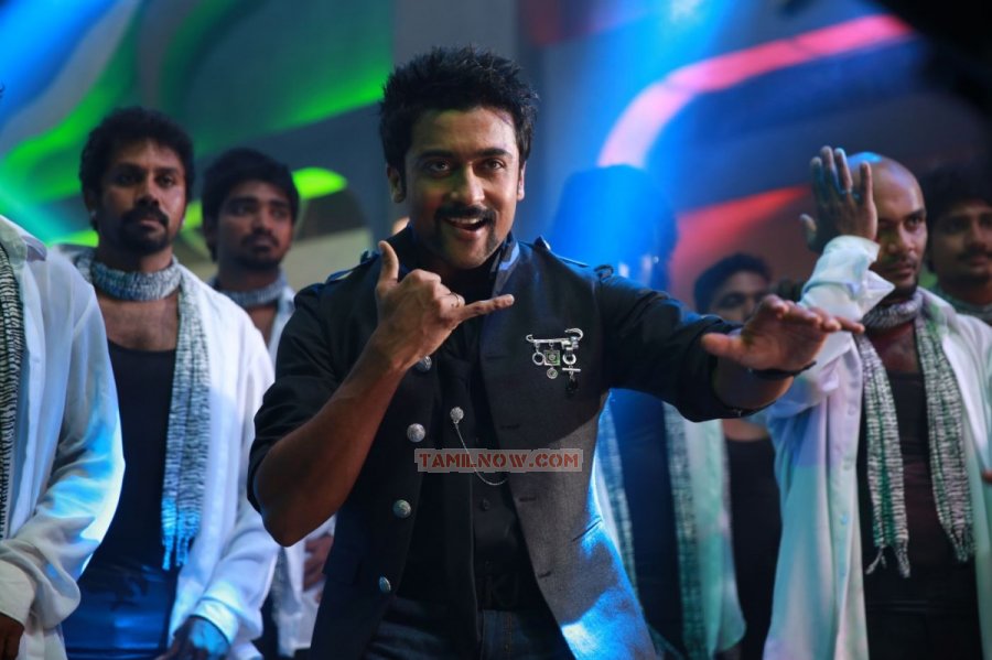 Actor Surya 8251