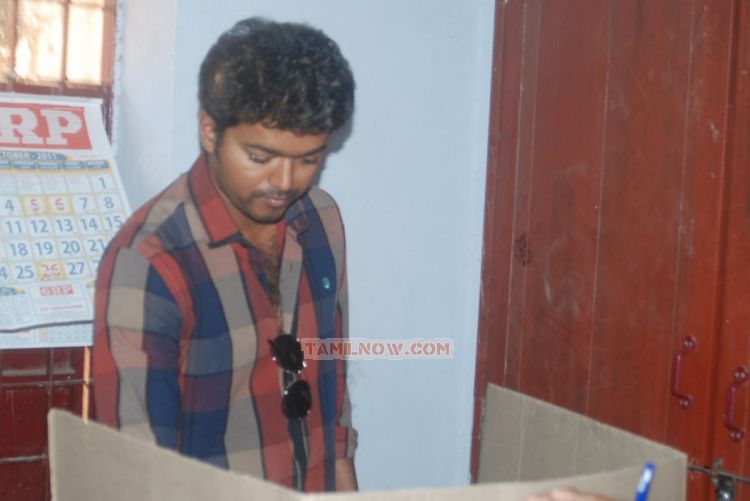 Vijay 2187