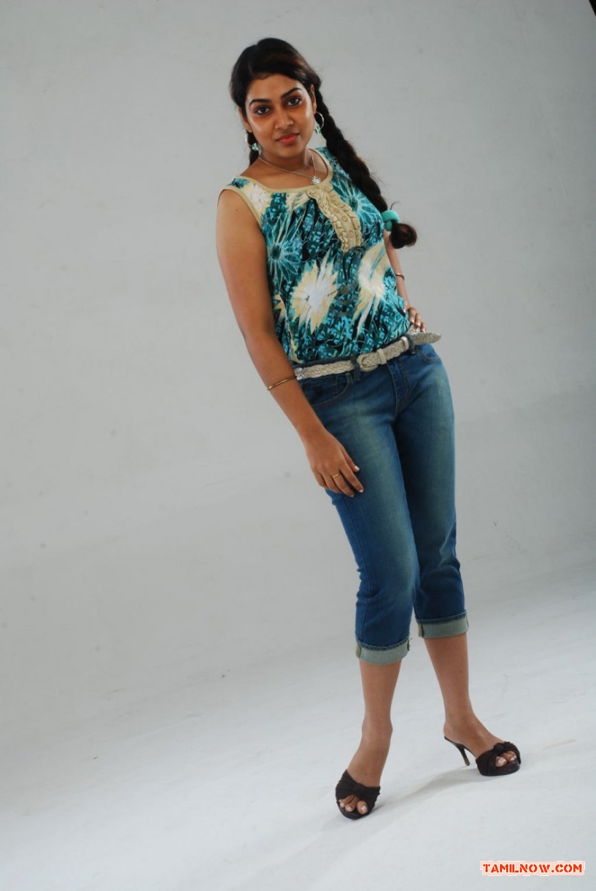Tamil Actress Aaradhya Photos 8132