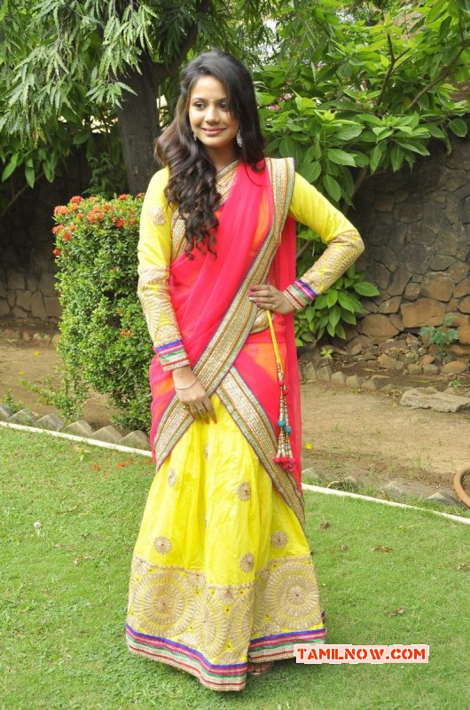 Aishwarya Dutta Actress Album 9144