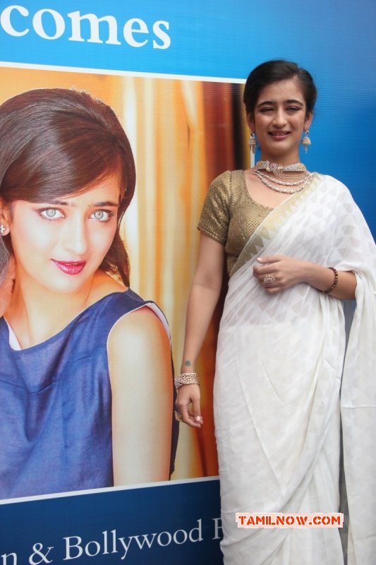 2015 Wallpaper Tamil Movie Actress Akshara Haasan 6697