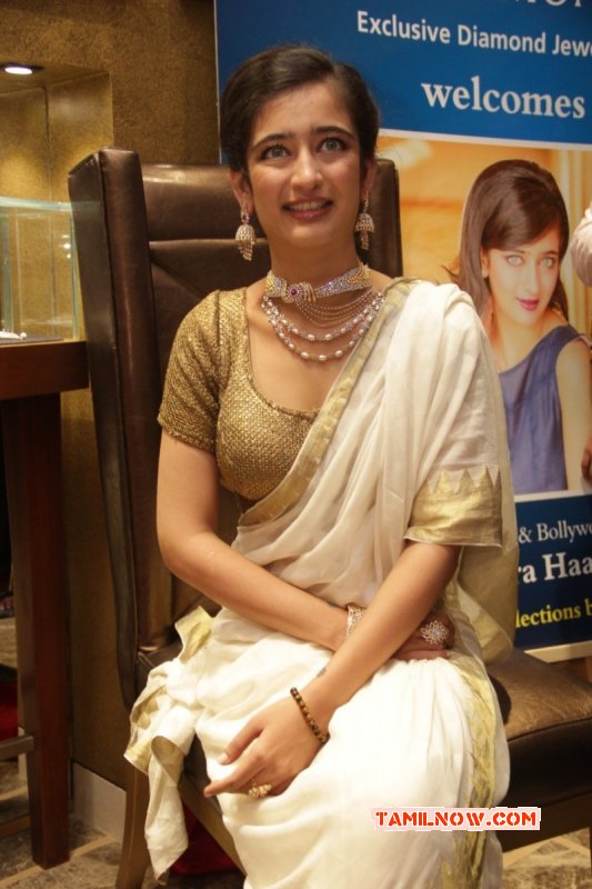 Akshara Haasan Tamil Movie Actress Aug 2015 Image 7341