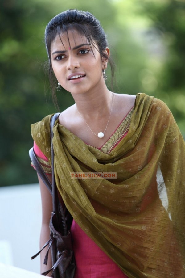 Amala Paul 402