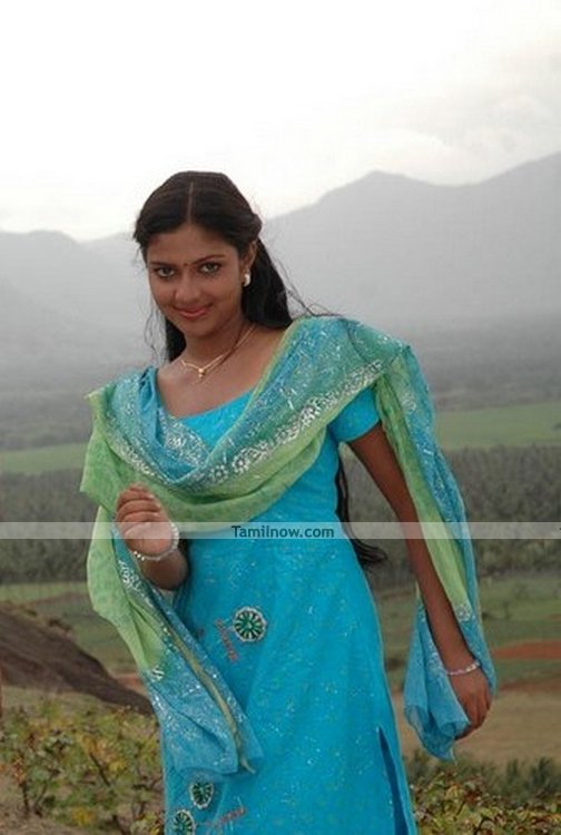 Amala Paul Picture 9