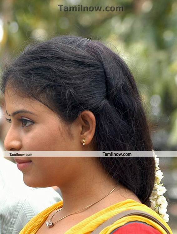 Tamil Actress Anjali New Pic4