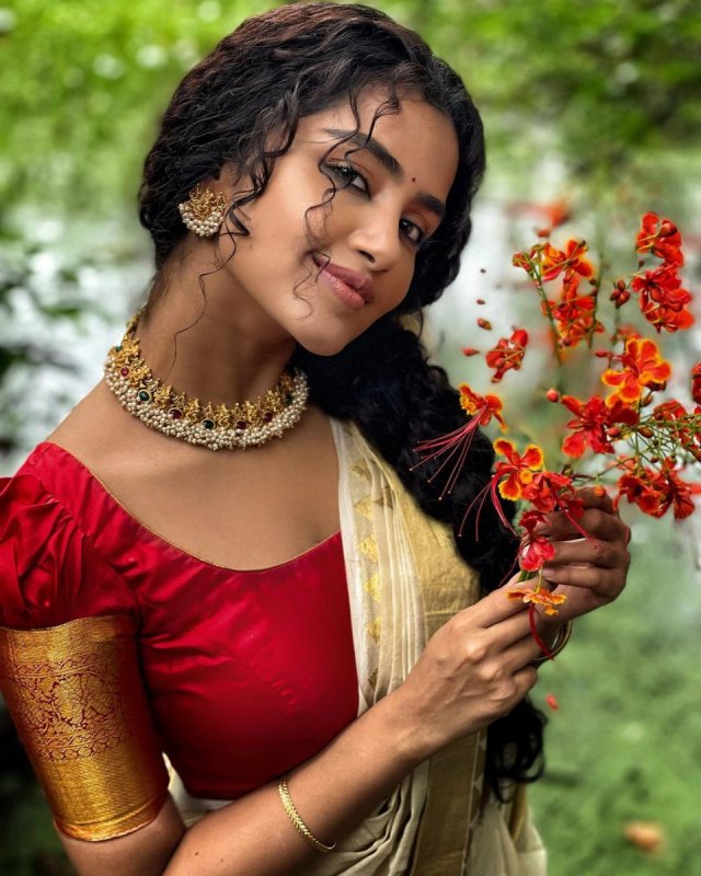 Anupama Parameswaran Tamil Actress New Wallpapers 2380