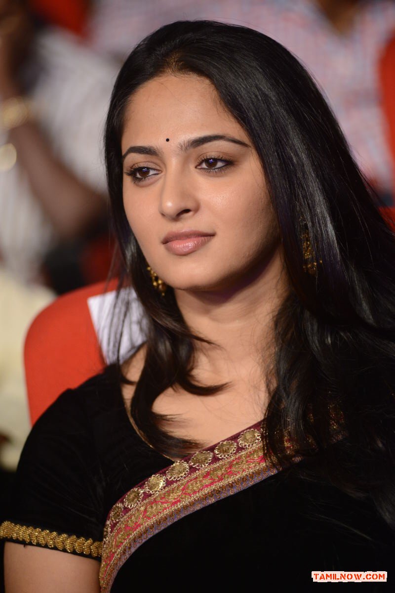 Actress Anushka 5684