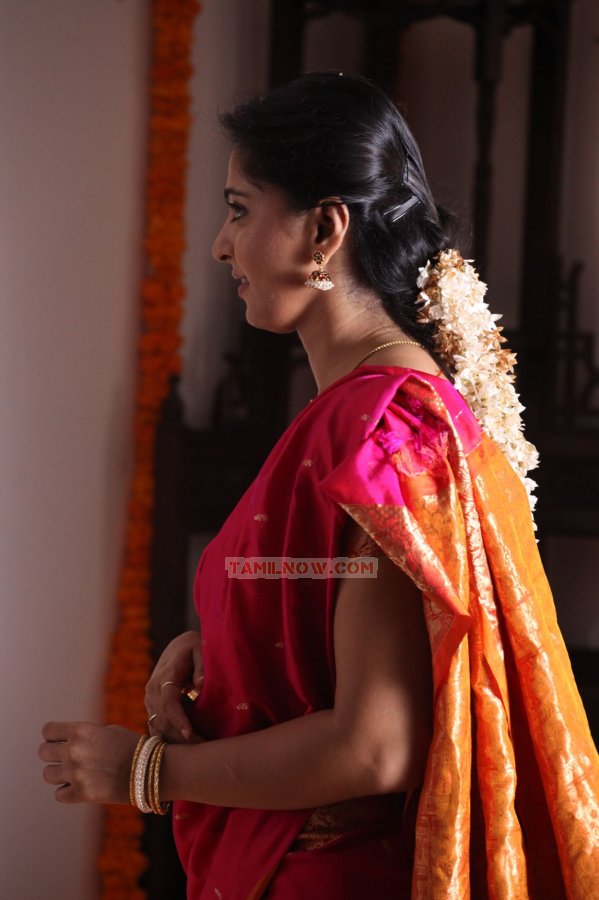 Tamil Actress Anushka Stills 8510