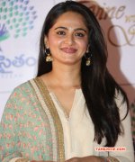 Tamil Movie Actress Anushka New Image 1127