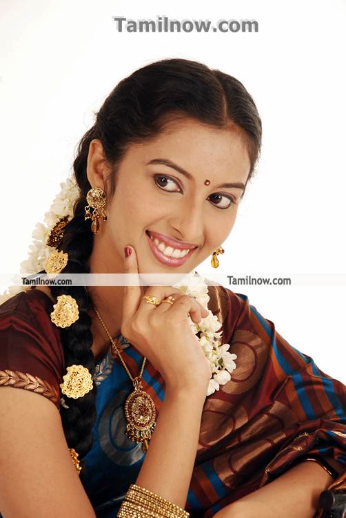 Actress Aswathy Photo 4