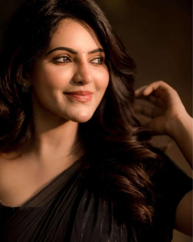 Athulya Ravi Actress Latest Pics 8137